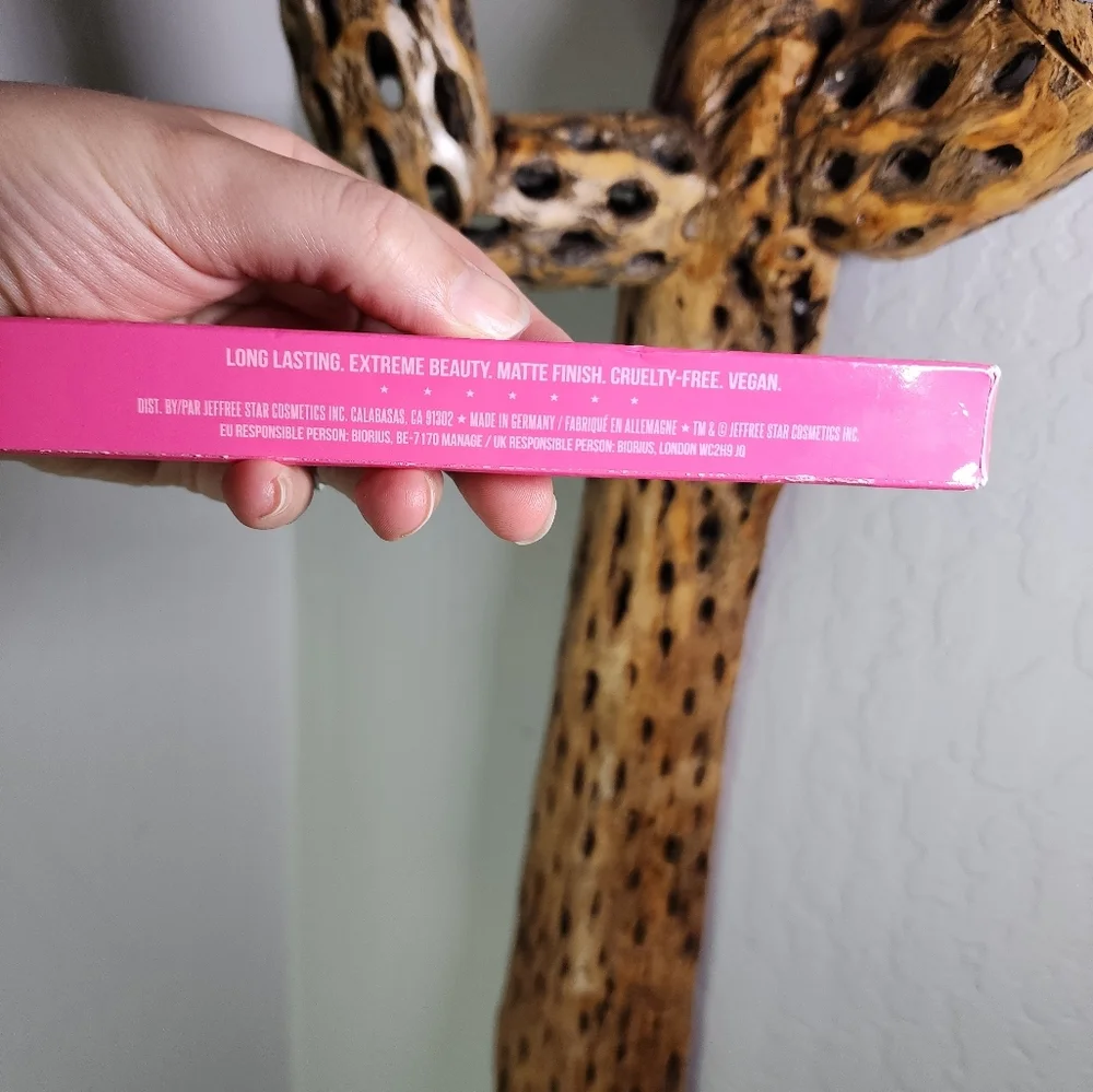 NEW Jeffree Star Velour Lip Liner in Allegedly‎ Red